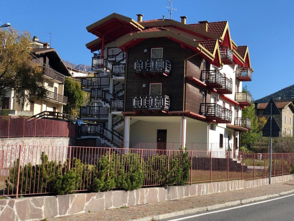 Alpin Star Apartment Temù Екстериор снимка