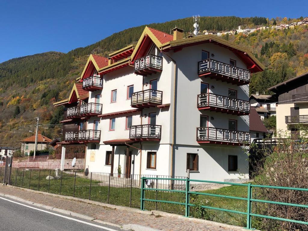 Alpin Star Apartment Temù Екстериор снимка